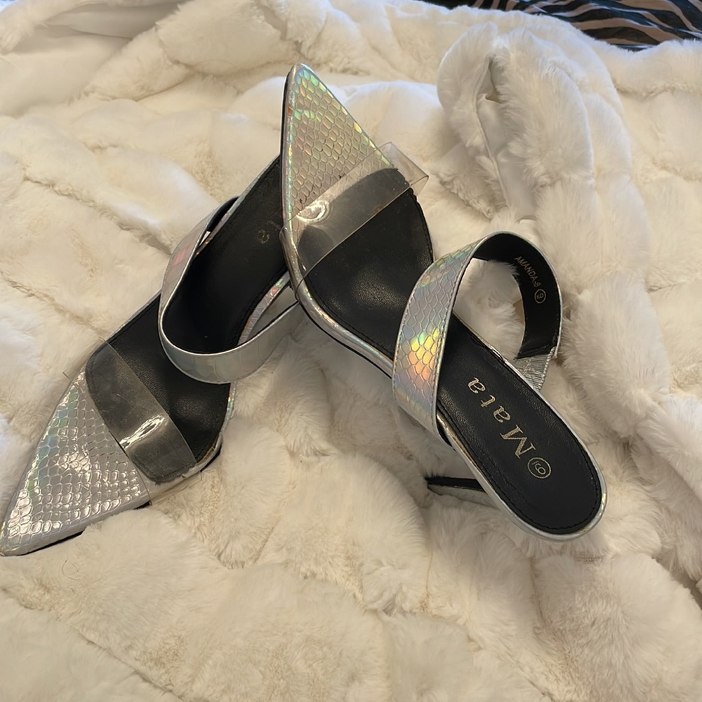 SALE! SEXY SILVER METALLIC SNAKESKIN HEELED SANDALS👠💋
